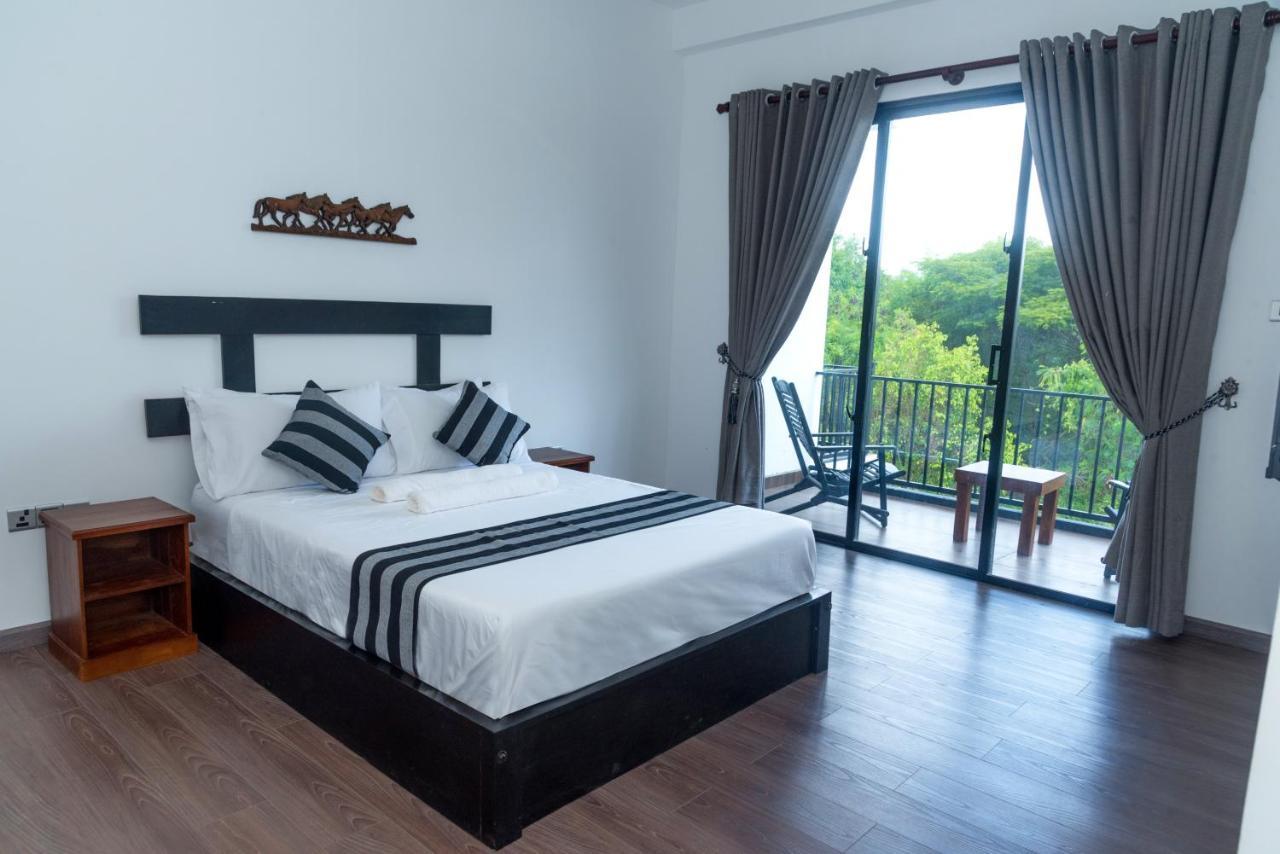 Black Mustang Hotel Dambulla Extérieur photo