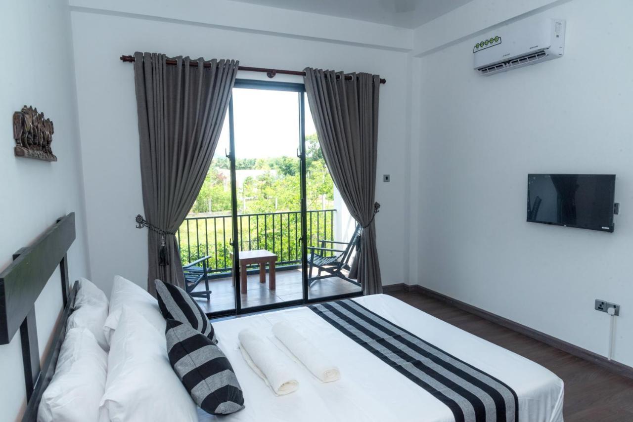 Black Mustang Hotel Dambulla Extérieur photo